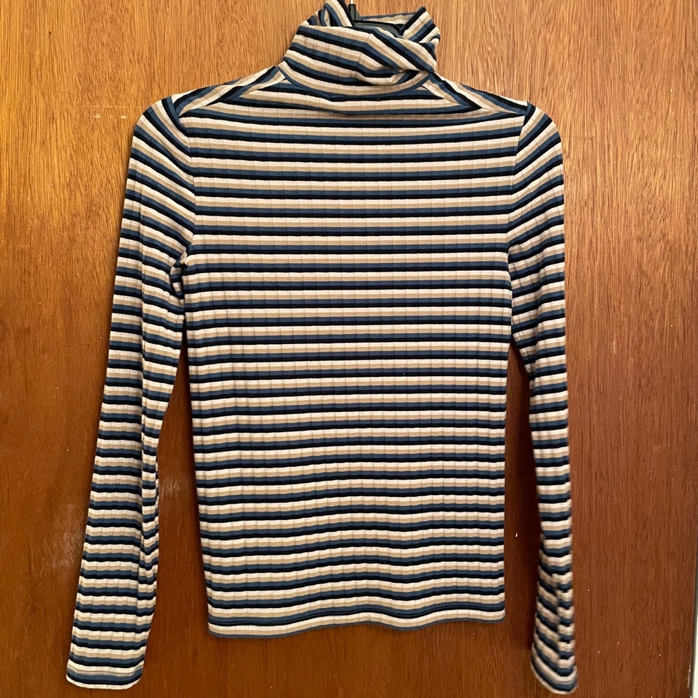 Made well turtleneck.